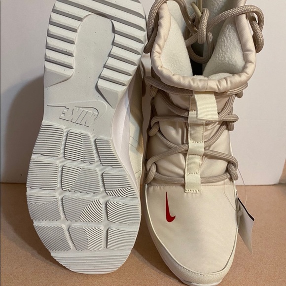 Nike Women's Tanjun High Rise Phantom/Red/Sand AO0355-005 snow boot SiZ 8.5 NWTB - Picture 4 of 7